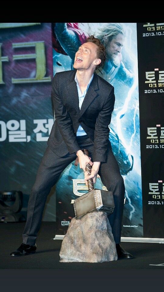 Bri_liarloki's tweet photo. オフショ見てると、かなりの頻度でハンマー握ってるトムヒ(ロキ) https://t.co/HW8xrBVEXg