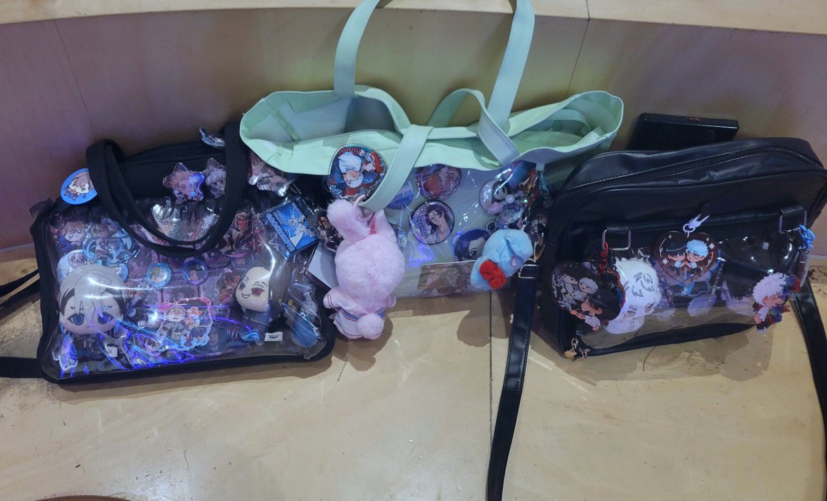 sheepe_sasha's tweet photo. Hung out with oomfs today! It was fun even though I felt more shit then normal today 😋 we got frozen yogurt feat our ita's #oomfs #oomf #touchedgrass #anime #gachiakuta #alienstage #tshd https://t.co/Jt7HE63wIl