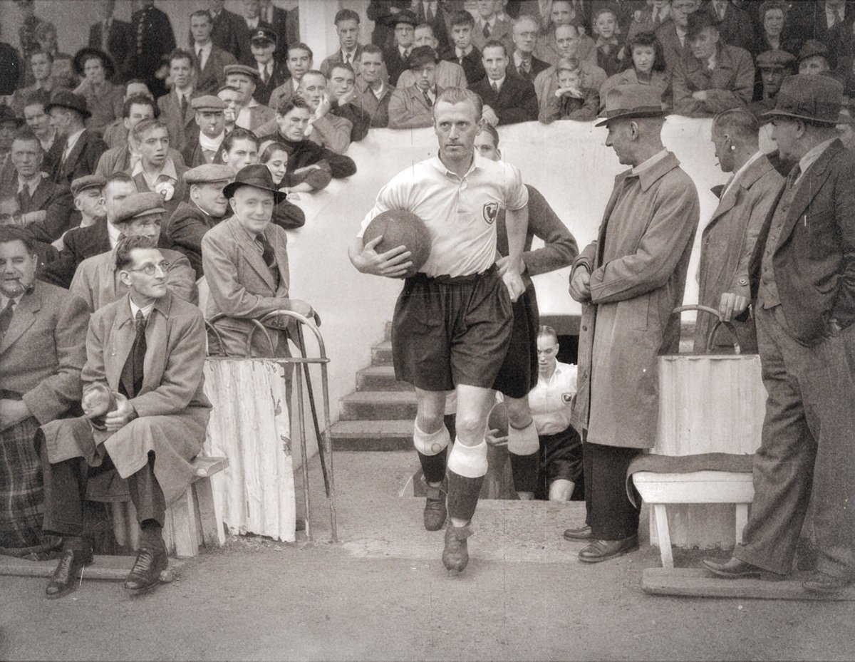 CoysPeter's tweet photo. Back in the day: Vic Buckingham leads the side out 1947 I believe? #Coys #THFC https://t.co/WDF4Uc2Taz
