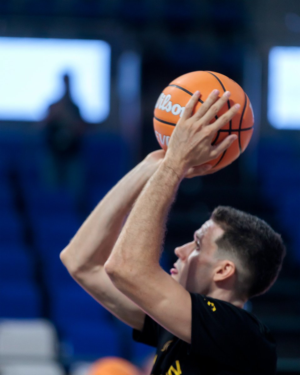 CB1939Canarias's tweet photo. 🏀 Warm up time ‼️ https://t.co/MgORVPJrNo