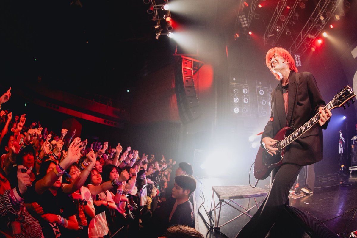 ArakezuriShiga's tweet photo. 9/27 渋谷Spotify O-EAST
TOKYO CALLING 2026 SHIBUYA

ついに来たO-EAST、あなたの支えあってこそ。
誰もが結局今日を選んでくれた人に笑って欲しいだけ。
会いに来てくれてありがとう！

Photo by @ideta0907 https://t.co/05ium4UwBk