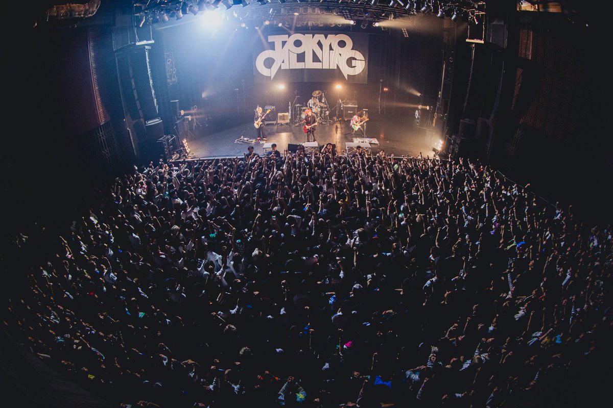 ArakezuriShiga's tweet photo. 9/27 渋谷Spotify O-EAST
TOKYO CALLING 2026 SHIBUYA

ついに来たO-EAST、あなたの支えあってこそ。
誰もが結局今日を選んでくれた人に笑って欲しいだけ。
会いに来てくれてありがとう！

Photo by @ideta0907 https://t.co/05ium4UwBk