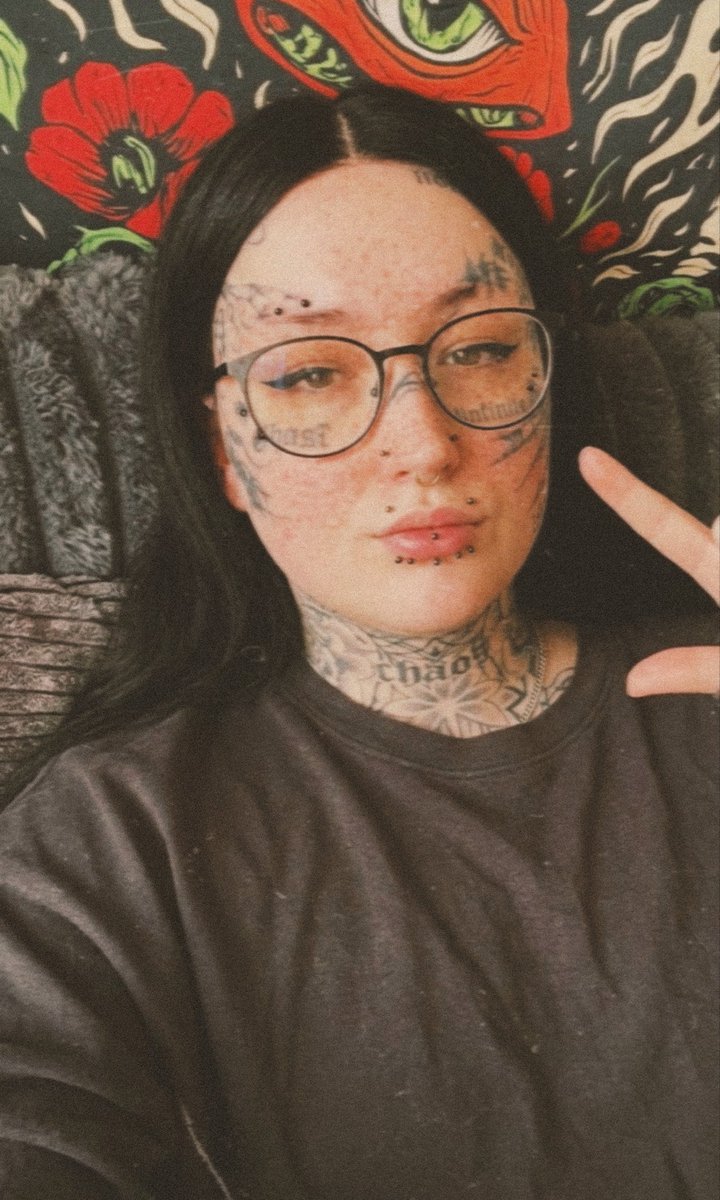 FindomMonster's tweet photo. Geh auf die Knie und leg mir dein Geld zu Füßen! https://t.co/9WAapv750p