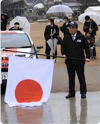 AsukarenDenchan's tweet photo. ＃日章旗
事情はどうあれ
日本人の所作ではないと思ったら…
＃帰化情報　國民新聞(廃刊済) https://t.co/cxoHnuP9Cg