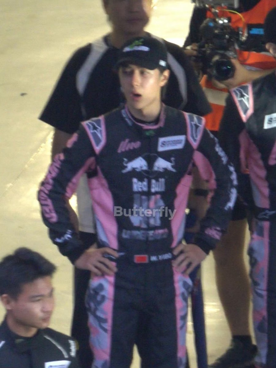 DINSOW85's tweet photo. โว๊ะ!! ฝนจะตกแล้ว https://t.co/aZLlzLc7yH