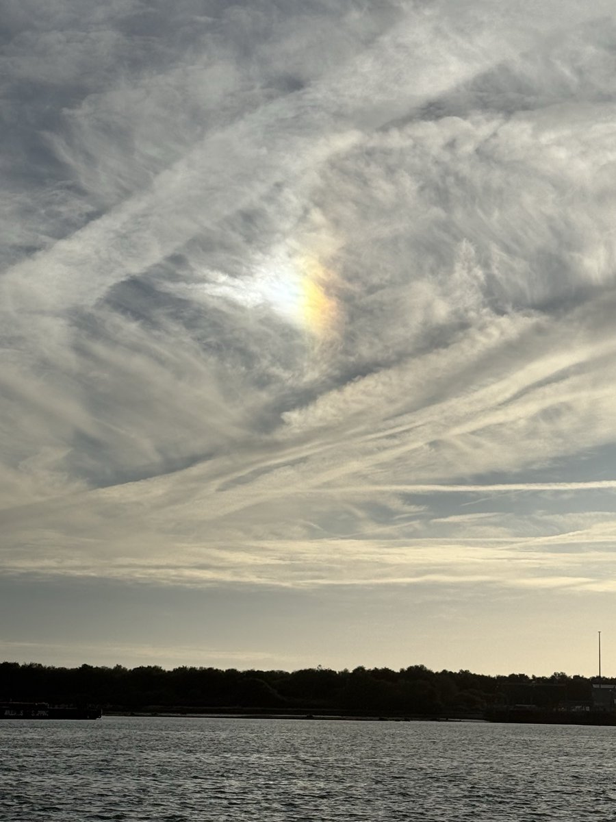 beachstroller99's tweet photo. @PaulBlight6 Yesterday afternoon 5 pm Southampton Boat show this prism of light appeared in the light clouds.  Rather different at show this morning with windy showery weather but last weeks weather has been amazing for late September https://t.co/xJ1iYzY5WM