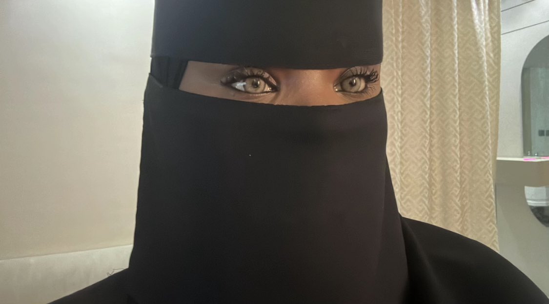 9tnywd's tweet photo. يالسعوديات حنا غصب متحملين مناظركم بالنقاب وتبون تشيلونه؟ 
#٢٠٣٠_بلا_نقاب https://t.co/mel1YXPw4d