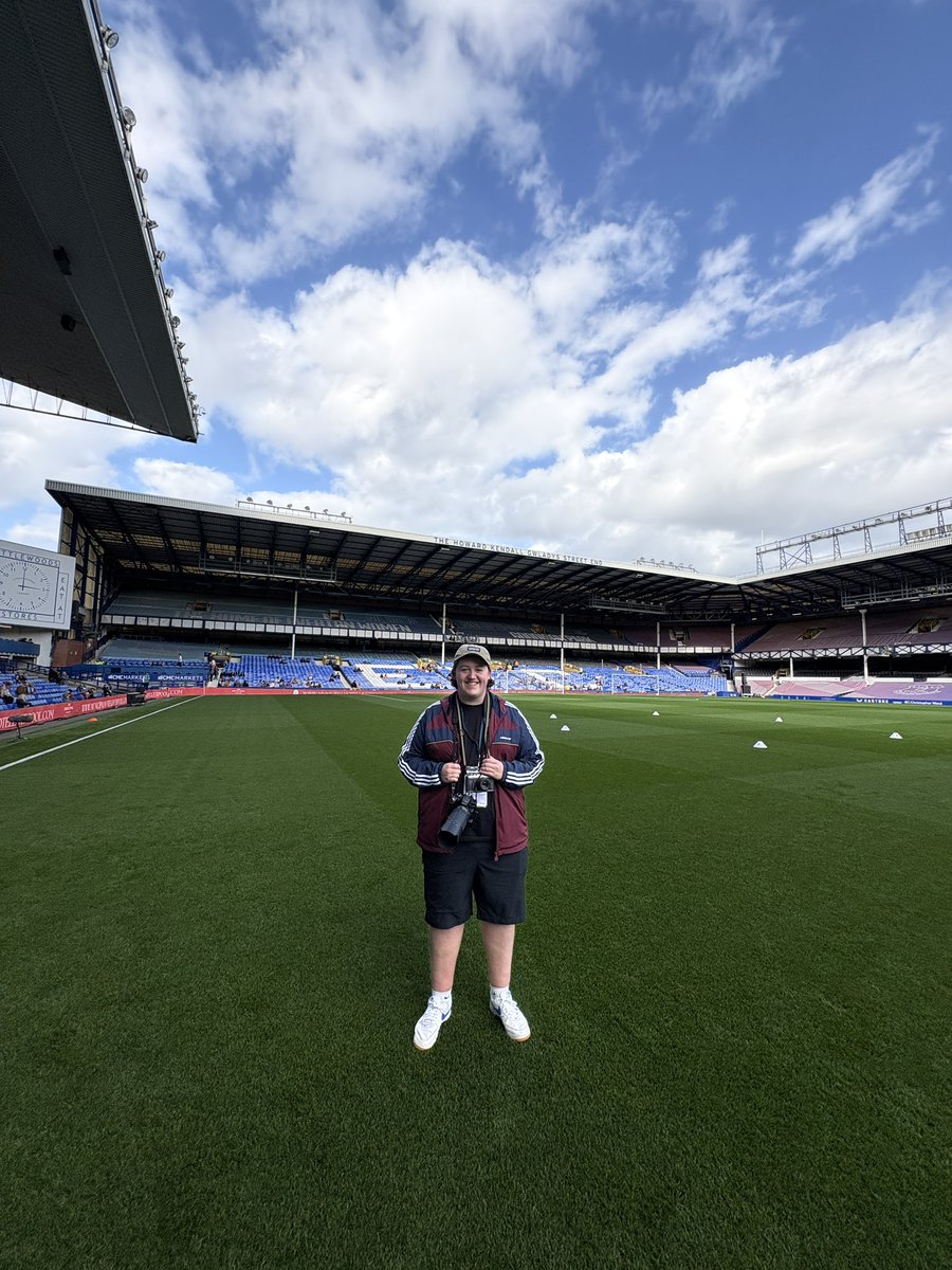 jwhitbymedia's tweet photo. A very surreal day working at Goodison Park for the #Game4Hope ๐๐ธ
Thank you to everybody involved, a day I will remember forever.
More to come! ๐๏ธ โ๏ธ ๐ธ
#Everton #Goodisonpark #EITC #sportsphotography https://t.co/2cgTZiGnAm