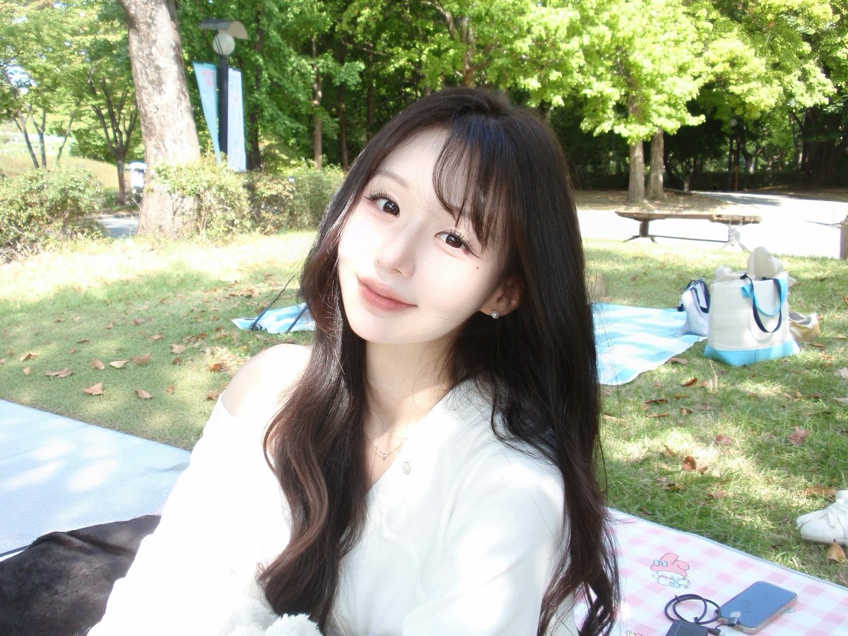 dohiiie's tweet photo. 날씨 조흔 날의 올림픽공원 ... 최애 메이콥과 함께 ... 👒🌳 https://t.co/R5XNEQjAqa