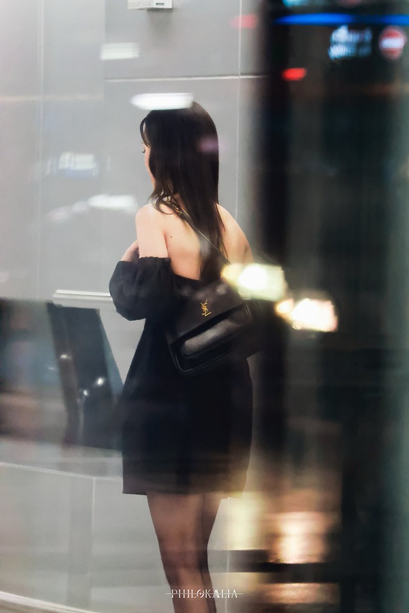 Philokalia011's tweet photo. 260927｜BKK TO CDG
Another YSL red rose. One look, forever captivated.

PFWSS27 CALLING MILK PANSA
#YSLxMilkPansa https://t.co/6tgdWZVP2d