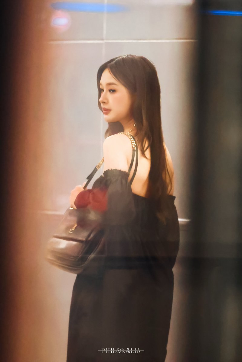 Philokalia011's tweet photo. 260927｜BKK TO CDG
Another YSL red rose. One look, forever captivated.

PFWSS27 CALLING MILK PANSA
#YSLxMilkPansa https://t.co/6tgdWZVP2d