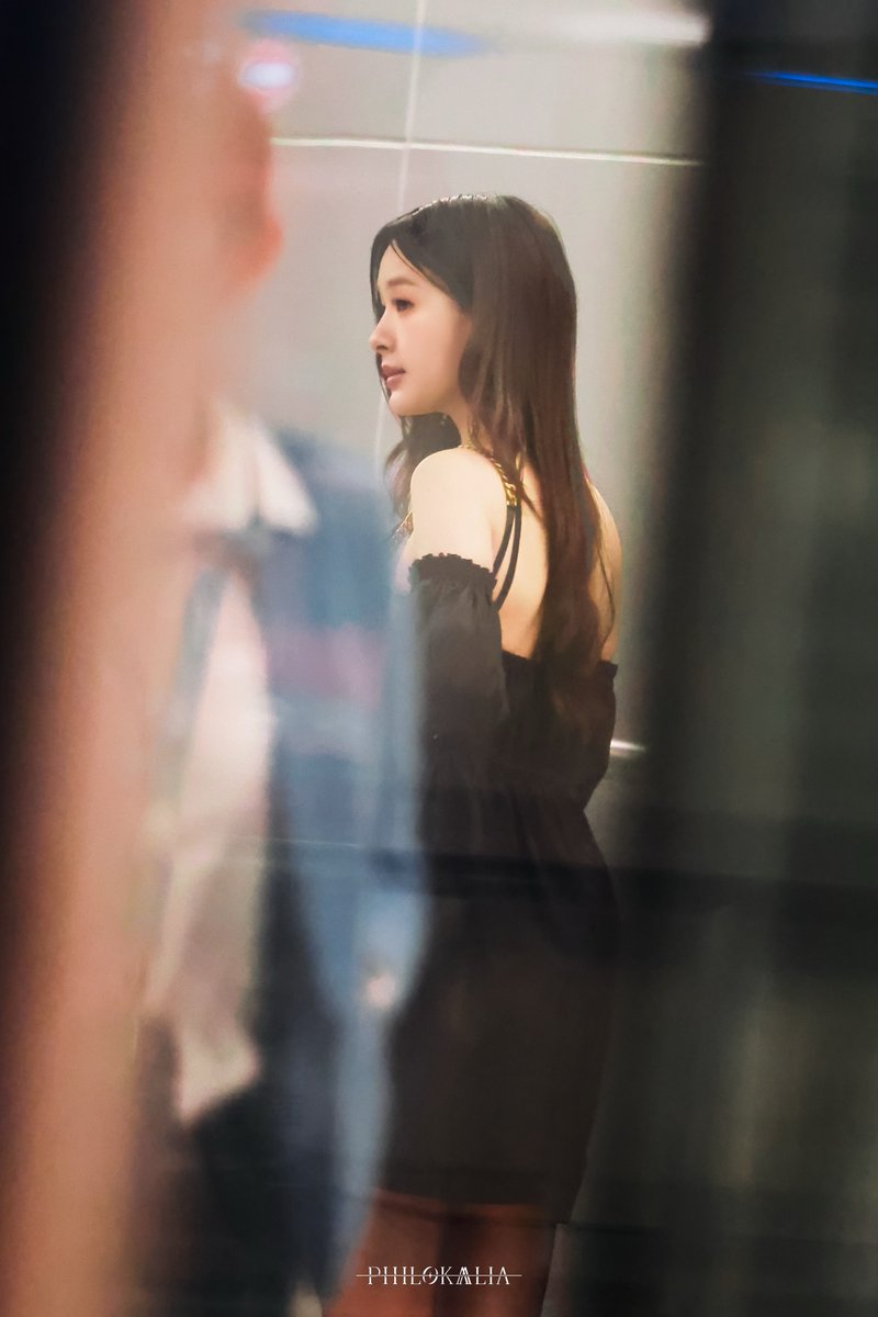 Philokalia011's tweet photo. 260927｜BKK TO CDG
Another YSL red rose. One look, forever captivated.

PFWSS27 CALLING MILK PANSA
#YSLxMilkPansa https://t.co/6tgdWZVP2d