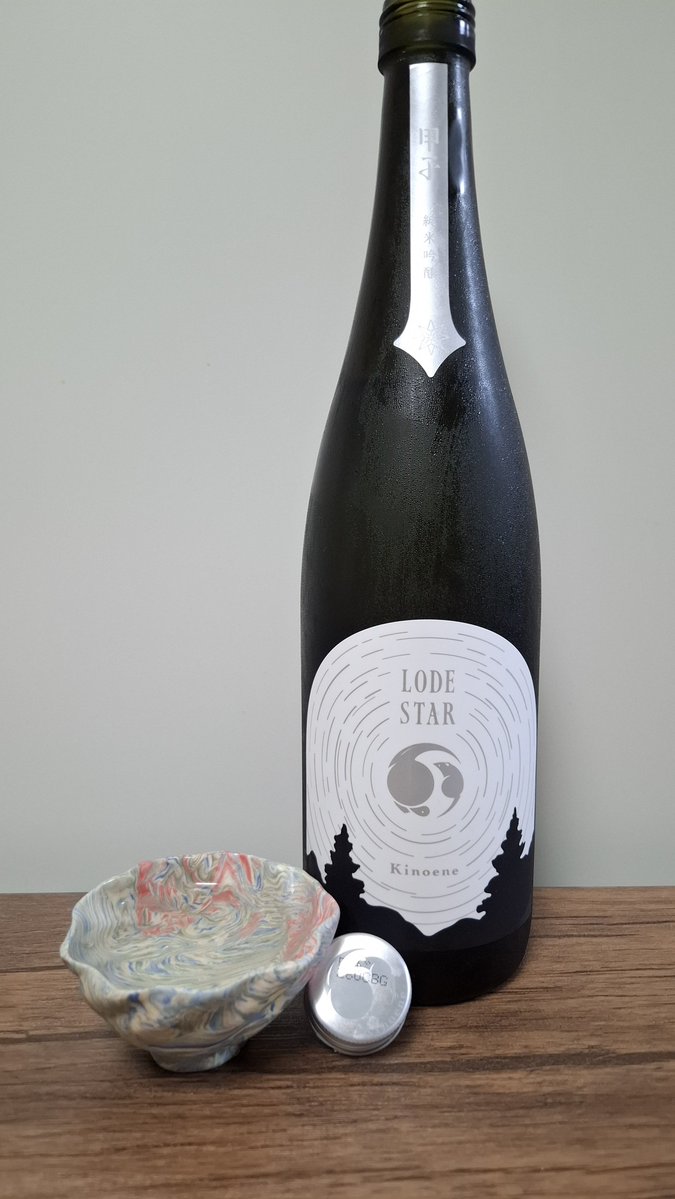 nippon_no_osake's tweet photo. 禁酒解禁久しぶりの日本酒うまっ🤩

甲子 LODESTAR

結構食中酒向きかも！？
ドライだけど米の甘味もちゃんとあって主張強すぎなくてキレもよくてめちゃ美味しかった👍
ぐい呑みはこの前の、せともの祭りでGETした更紗窯さんの品物😁 https://t.co/FFospo3RxN