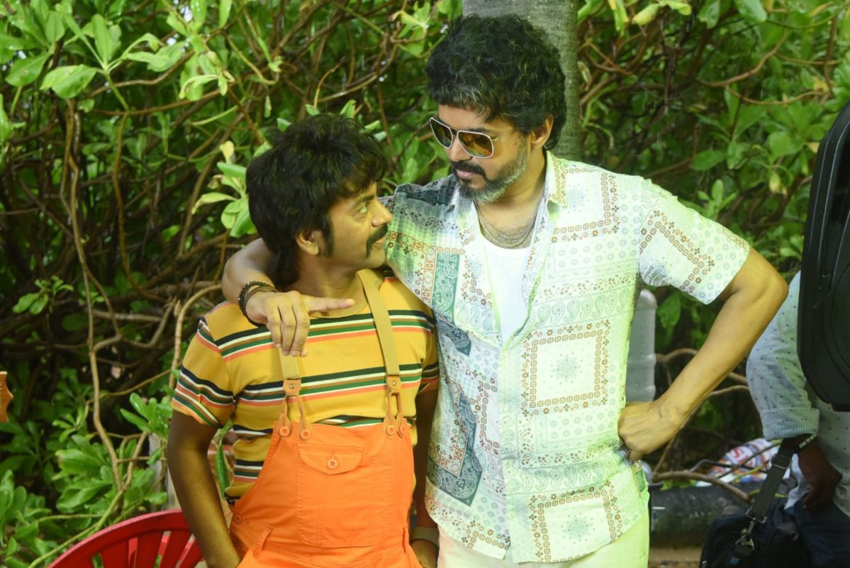 PrakazVijay_Of's tweet photo. 🔔 |  நடிகர் சங்க கட்டிடத்தை விஜய் சார் திறந்து வைப்பது எங்களுக்கு மிகவும் பெருமையாக உள்ளது, 

•  அவருடைய ஆட்சி மிகவும் நன்றாக இருக்கிறது  !

— #ReddinKingsley https://t.co/KLCAvKmV2g