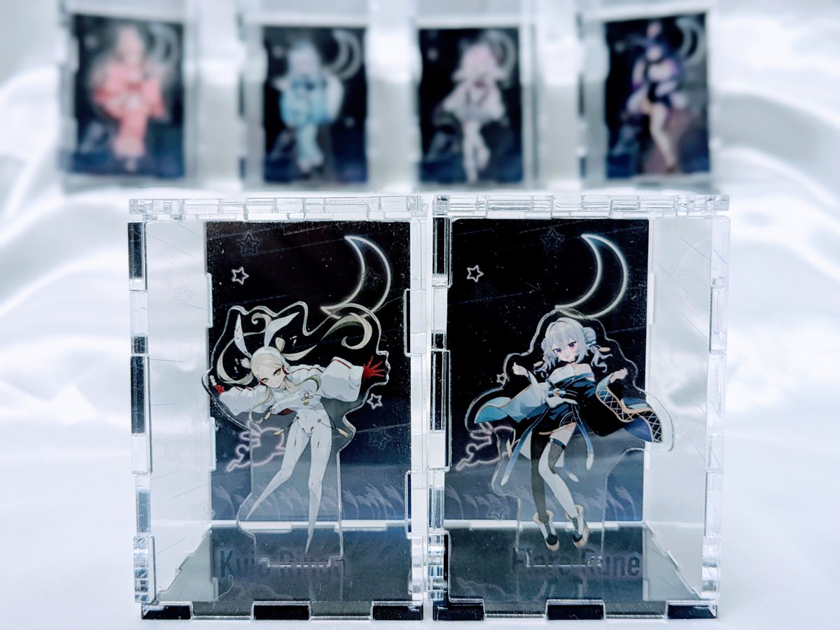 VTuberPRESS's tweet photo. 【#ぶいとり 事後通販情報】

事後通販グッズ、大好評販売中🎁

今回は「キューブ型アクスタ」をご紹介🎵

第1回ぶいとり！のコンセプトである『サイバー×お月見』のイメージを落とし込んだ逸品！

キューブの中で存在感たっぷりの推しがただただ尊いです✨️

▼詳細・ご購入はこちら
https://t.co/D0zoXdSnVx