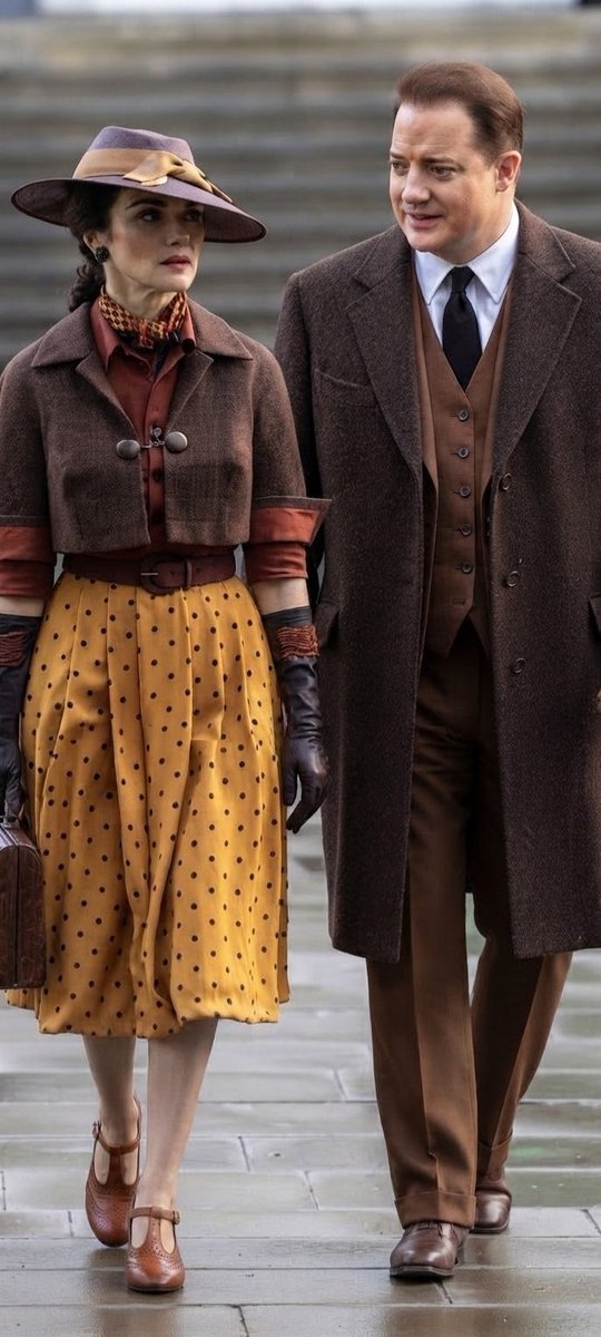 brucebatman007's tweet photo. Rachel Weisz y Brendan Fraser regresan como Evelyn Carnahan y Rick O´Connell en el rodaje de #TheMummy4 que ganas tenía de volver a ver a uno de los matrimonios que más queremos de la historia del cine !!! 😍😍😍😍😍😍😍 https://t.co/IpDtp3xkEU