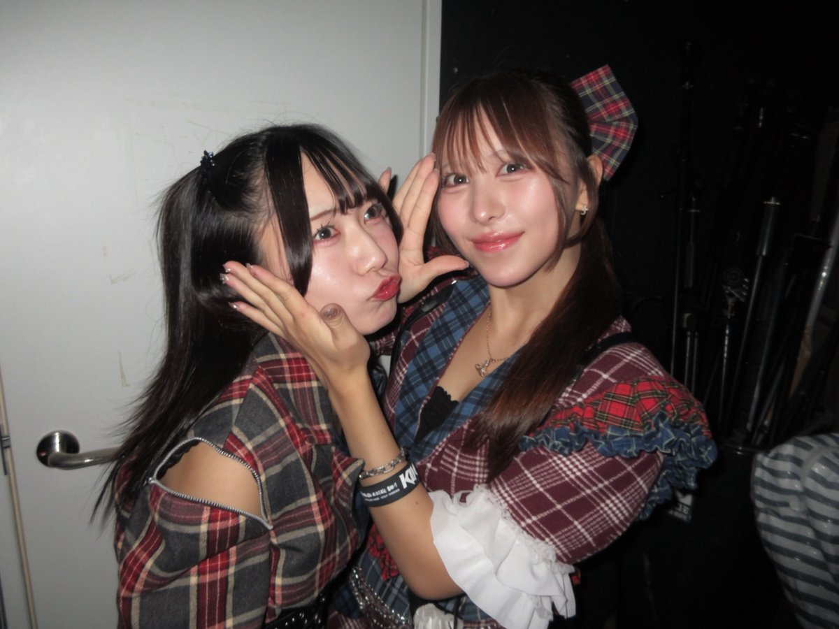 KIKO_baku's tweet photo. 『AWAKE』池袋サウピありがとーーー！❤️‍🔥

ユメナちゃんリアバライブでした😽🎂一曲目のBLUEからみんなが青いペンライト振ってて素敵空間だったー！💙✨

みんな会いに来てくれてありがとう😽✨
お仕事で来れなかった人も、初めましてしてくれた人もまた会おうね😳🫶🏻

#KIKO https://t.co/4WnMx2LaVN