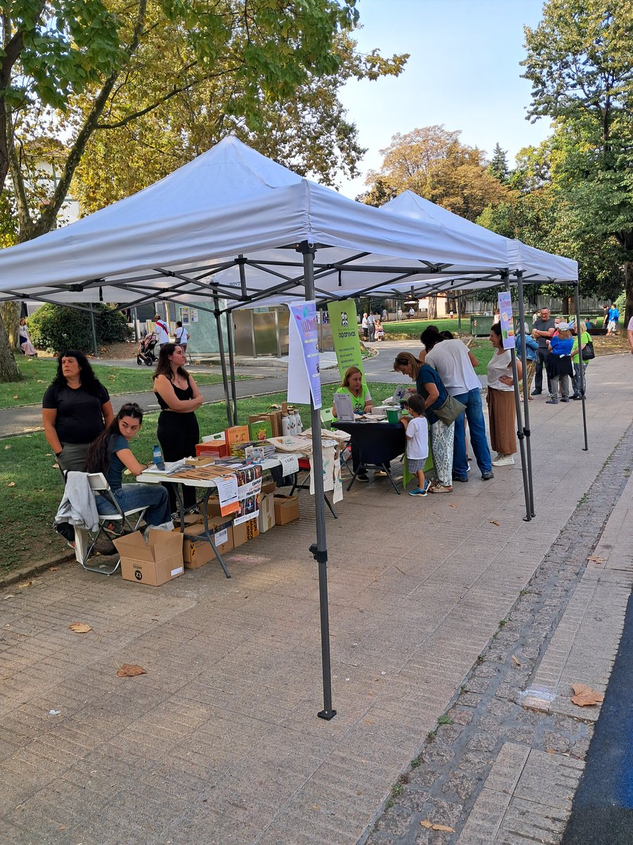 barakaldo_eus's tweet photo. #KilimaEguna hasita!!!
👉 Goizean zehar, #ZurezkoJolasak, #TxalapartaTailerra eta #KilimaFaktoria saio musikatua
👉 Eta arratsaldean, #Puzgarriak, Zea mays-eko #Aiora eta #Piti-ren #MusikaEmanaldia eta #Erromeria!
#SanBizenteko parkean!!! Hurbildu eta gozatu!!! 🥰🥰🥰 https://t.co/4NwpFdlyL6
