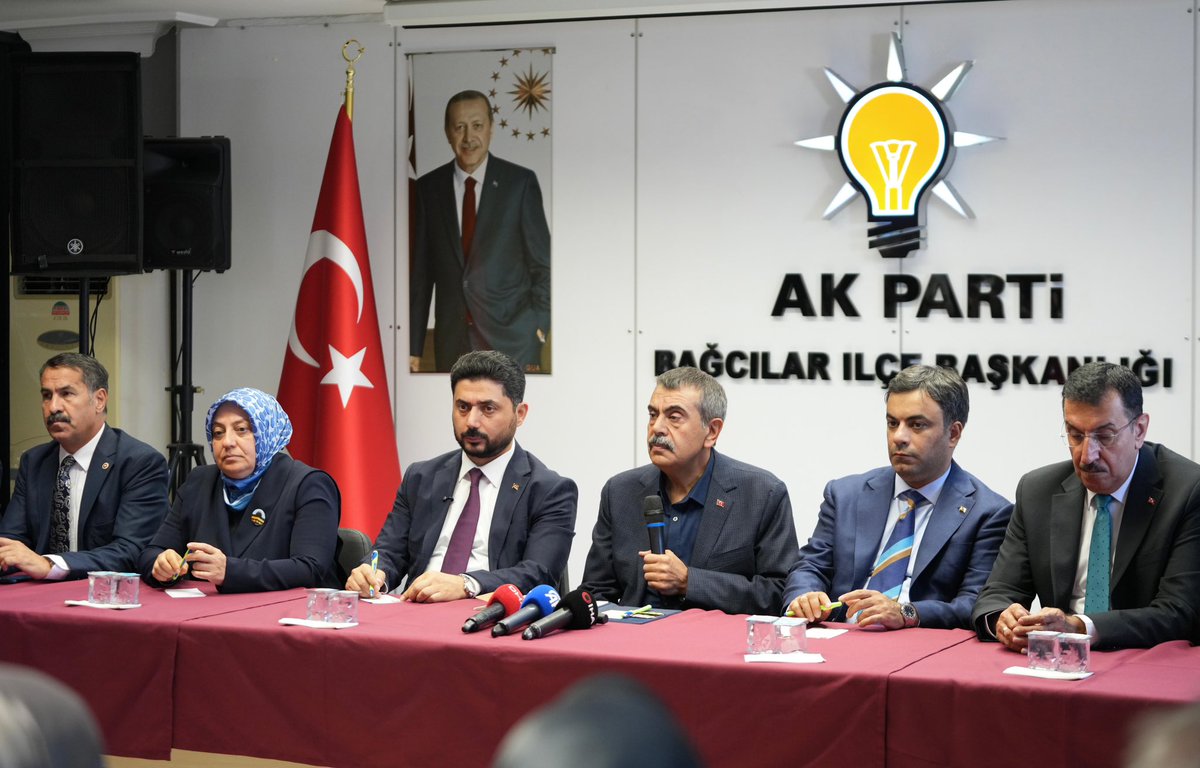 Yusuf__Tekin's tweet photo. 📍 İstanbul

Türkiye Yüzyılı Buluşmaları kapsamında AK Parti Bağcılar İlçe Başkanlığımızda, İlçe Başkanımız Sayın Mikail Çakır ve kıymetli teşkilat mensuplarımızla bir araya geldik.

Gücünü milletimizin iradesinden alan bir hareket olarak, ülkemizin her köşesine hizmet götürmeye devam ediyoruz. Birliğimizi ve kardeşliğimizi güçlendirecek, huzur ve barış içinde daha güçlü bir Türkiye’yi birlikte inşa edeceğiz.

İlçe Başkanımız Sayın Mikail Çakır’a ve teşkilatımıza millete hizmet yolunda muvaffakiyetler diliyorum.