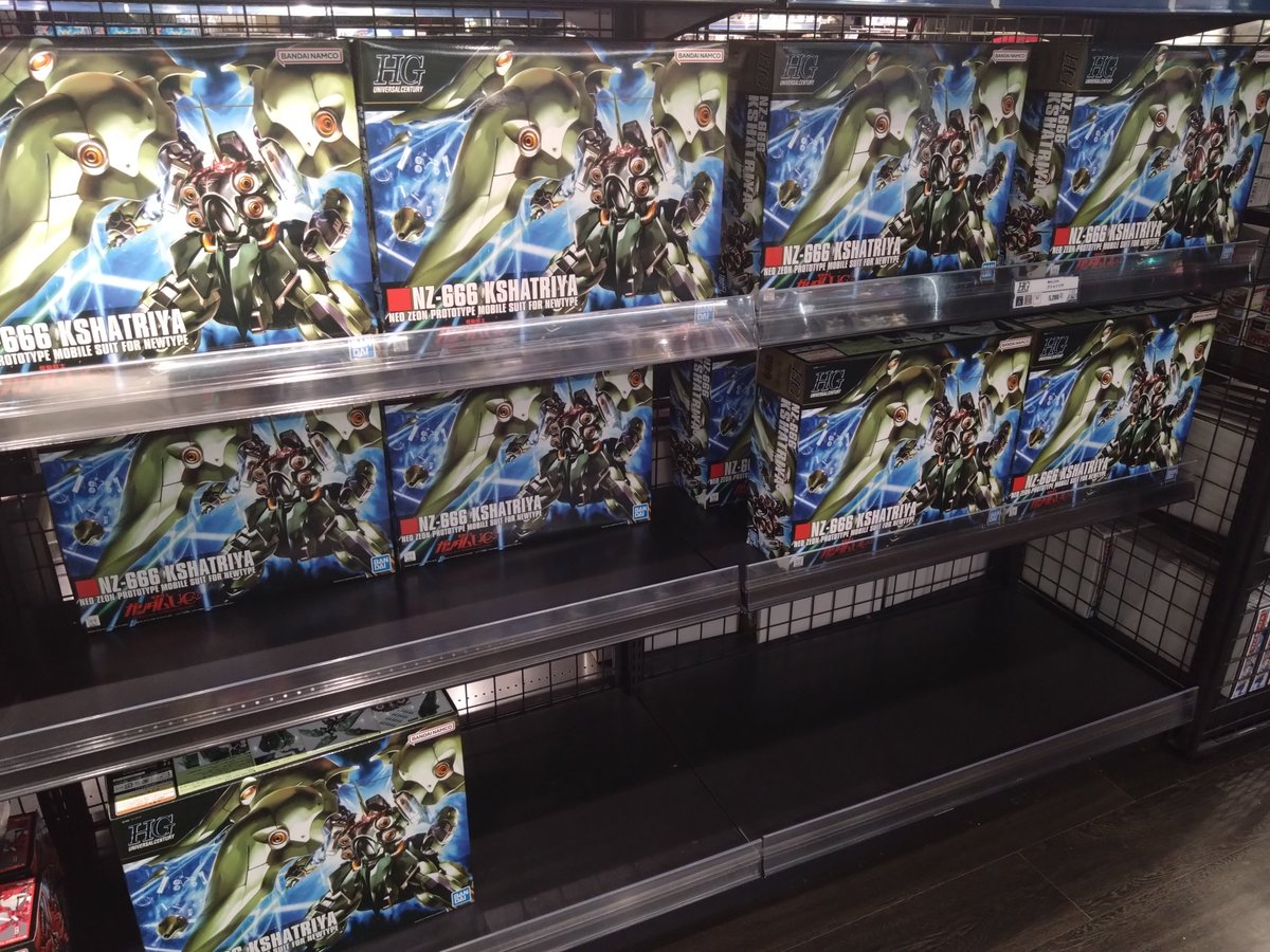 masahiko7524's tweet photo. ガンダムベース東京　19:34

MGSDクシャトリアまだ沢山有ります。

ウエハース、昨日買ったのが最後の1個でした。😢
普通のコンビニだと見ないんでせよね😢 https://t.co/JkIw6FyxAQ