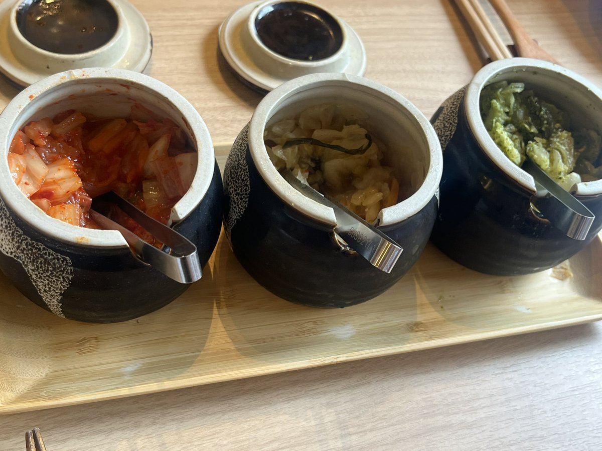 bebebemi's tweet photo. 素材の味を活かした優しいお味な韓国料理でした🇰🇷
サービスのキムチ、3種類とも美味しかって、特に1番右のバジルベースのが本当に好みでした🌿
ポッサム、カルビ丼、えごま蕎麦、生マッコリ
ごちそうさまでした😋 https://t.co/CW0fh5xdy7