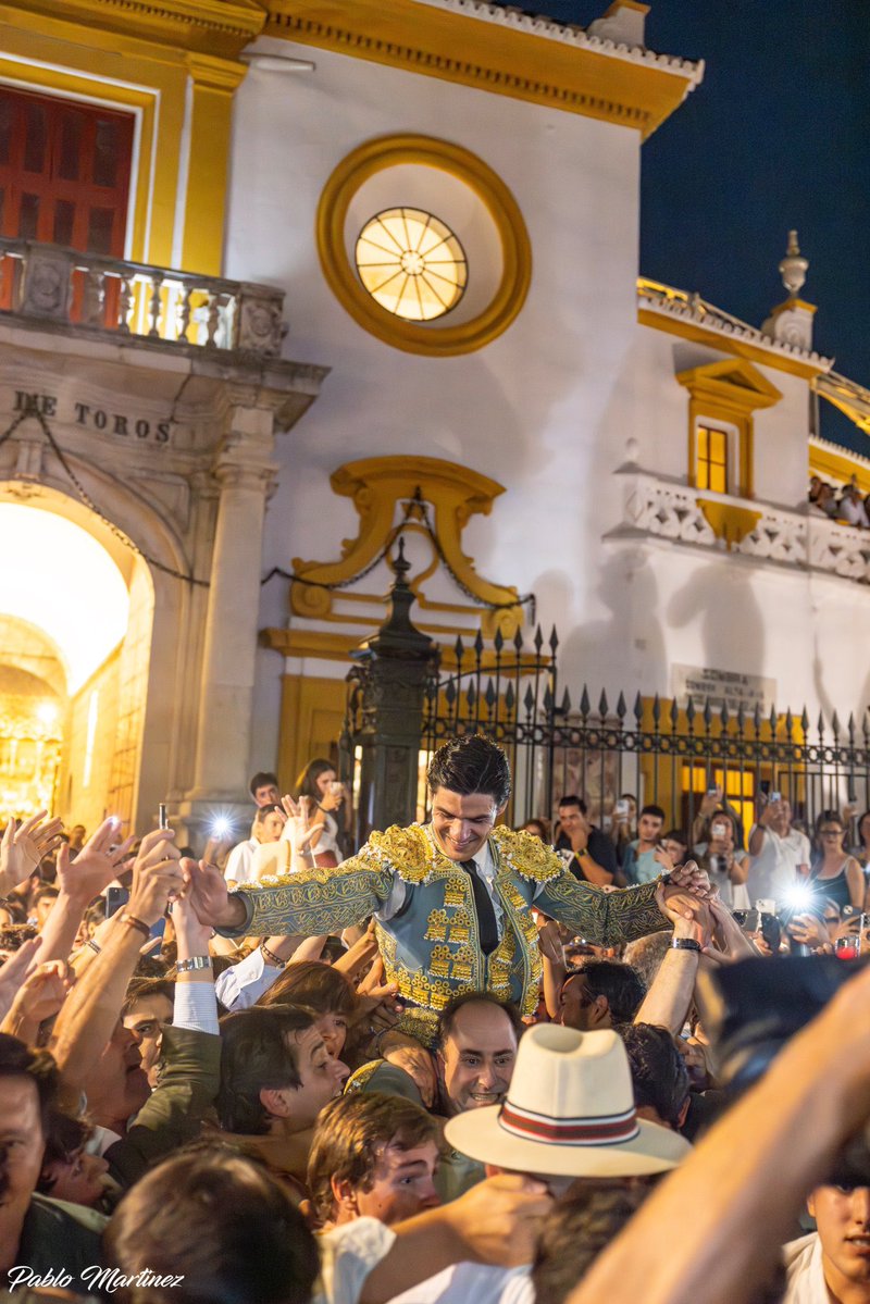alvarocbllo_'s tweet photo. Supongo que uno nace y vive para ver torear así… 

Pablo Aguado, Príncipe de Sevilla. https://t.co/Xj7PmbxSNB