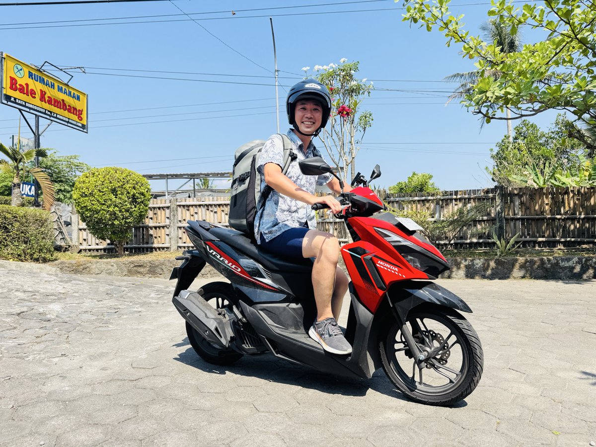 Kyohei_Tortoise's tweet photo. ちなみに、スクーターバックパッカー旅はこんなスタイル。ノルウェーのお気に入りブランド、ベックマンのリュックが10日間の全荷物。 https://t.co/YxKpg6bbgP
