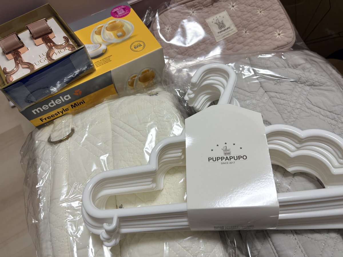 chii25__'s tweet photo. チャイシーと搾乳器受け取り~の
PUPPAPUPOのポップアップでの戦利品💸💸
ベビーカーにつける小物もかってもらった~♡ https://t.co/1yYBVakeJl