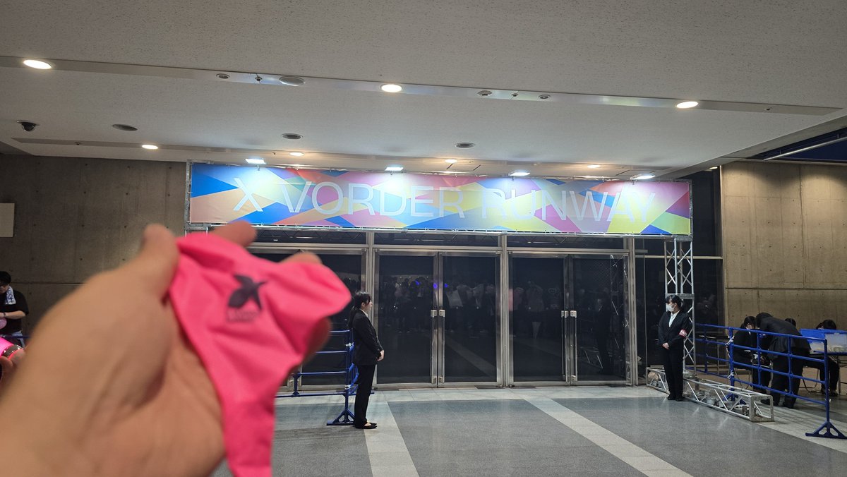 Go_Yang_E2's tweet photo. 期待以上に素晴らしい公演でした👏👏👏
初めて見るランウェイ式のステージ！
出演陣やゲストも二度とないような豪華な構成。
スペシャルゲストのB小町ステージまで見られるなんて…感激です😭
またこういう機会があったら、絶対に見に来ます！
#X_VORDER_RUNWAY https://t.co/vGzgpYqbg7
