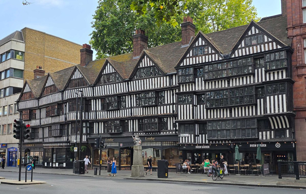 LondonStone's tweet photo. Staple Inn was established in the 14th century when it was known as le Stapledhalle, where merchants weighed and traded wool. In the 15th century the buildings became part of an Inn of Chancery for the legal profession. The part on what is now High holborn dates from 1585. https://t.co/x9481WZOAf