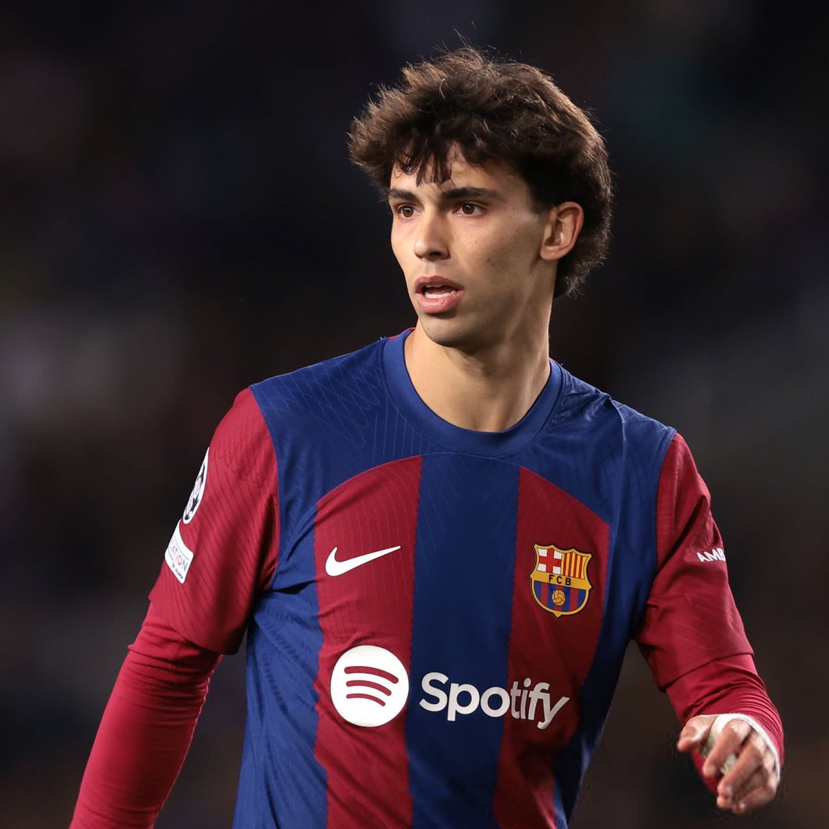 Forca_Fcb's tweet photo. جواو فيليكس:

فرق مثل برشلونة وريال مدريد وأتلتيكو من الفرق التي يحب الناس مشاهدتها، لكنني بطبيعة الحال أشاهد برشلونة أكثر.

أنا أتابع برشلونة، وبالطبع أشاهده كثيراً من أجل لامين؛ فأنا أعشق أسلوبه في اللعب، وطريقته في خوض المباريات، وكيف يمنحنا المتعة؛ إذ إن مشاهدته بحد ذاتها تجلب السرور، وتجعلك وأنت جالس في منزلك على الأريكة تشعر بنفس القدر من المتعة التي يشعر بها هو وفريق برشلونة