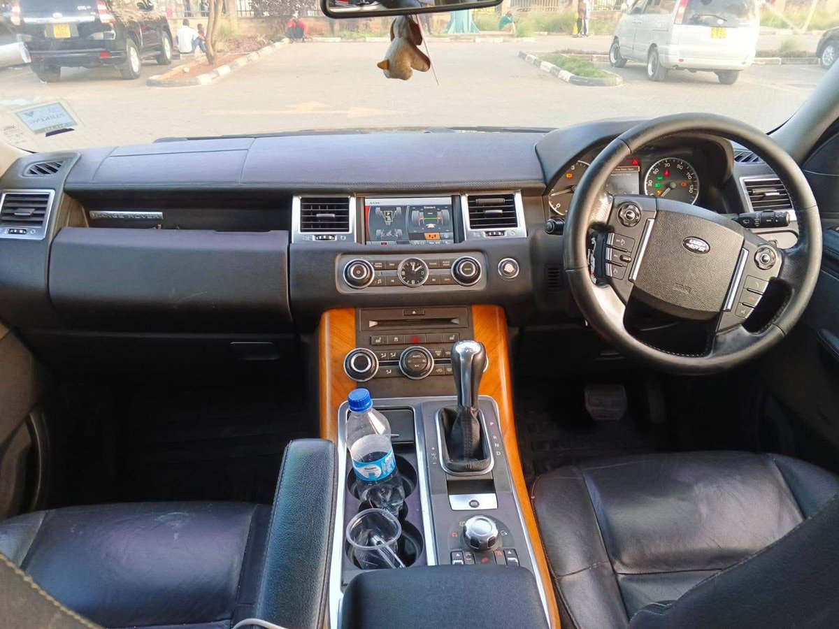 aswanation's tweet photo. @Urunzii and I have had this Range Rover for 2 yrs now. Everything working well. It’s now time to let someone else enjoy it for just Ksh 2.5M

2010 Range Rover sport 
3.0L SDV6
6 speed automatic transmission 
Black leather interior 
Herman Kardon surround system 
Air suspension all round 
Clean both in and out 
0714371542