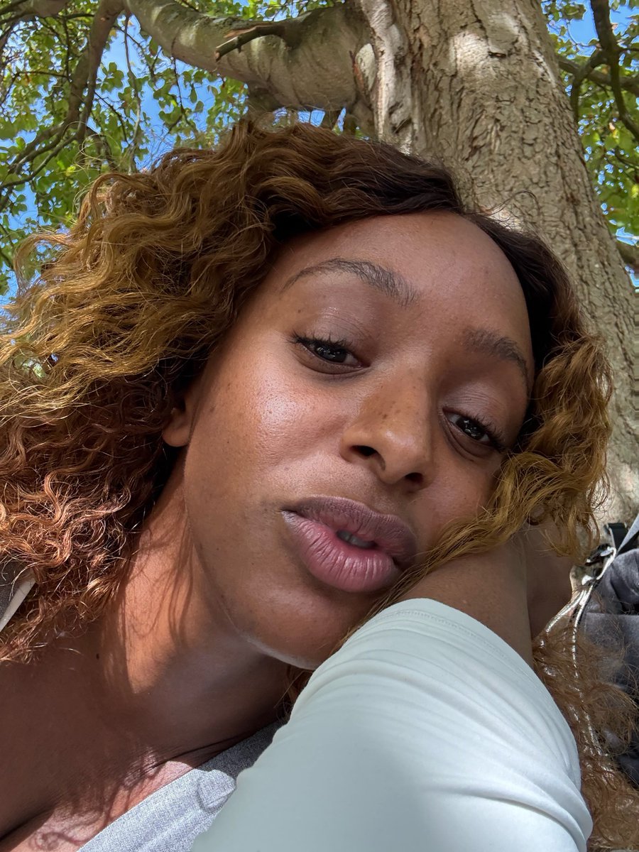 cuppymusic's tweet photo. Feeling very Ruth in the field today 🌾
But respectfully where is my Boaz abeg? https://t.co/hotMGpyecX