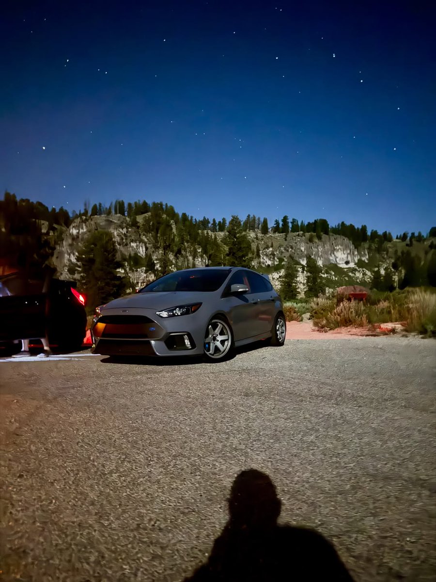 jennimoore10552's tweet photo. B-roll. Full moon. Midnight shoot. Trust yourself and try new things—you’ve got this! https://t.co/jv4Ihbb6Dy