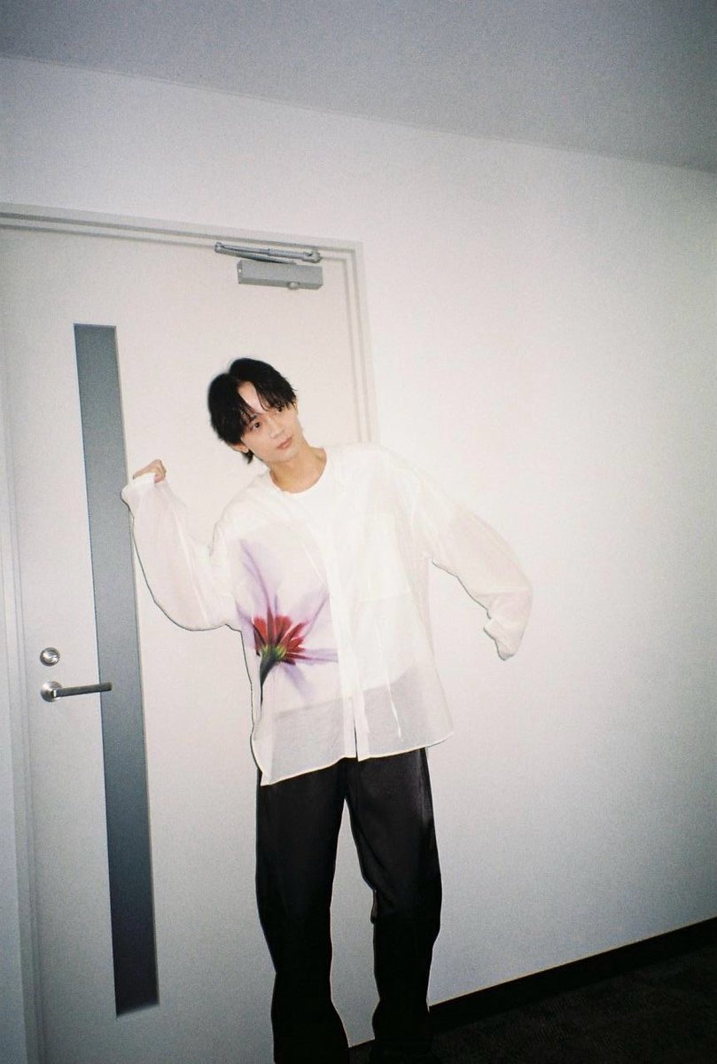 mizusawa_staff's tweet photo. 明日から1週間頑張りましょー！！

ということで、本日はマネフィルムを現像したので #JUNON  の撮影時のオフショットを！
 
相変わらずの変なポーズ失礼します笑

#たろふぉと https://t.co/T5Lp0rn1Ze