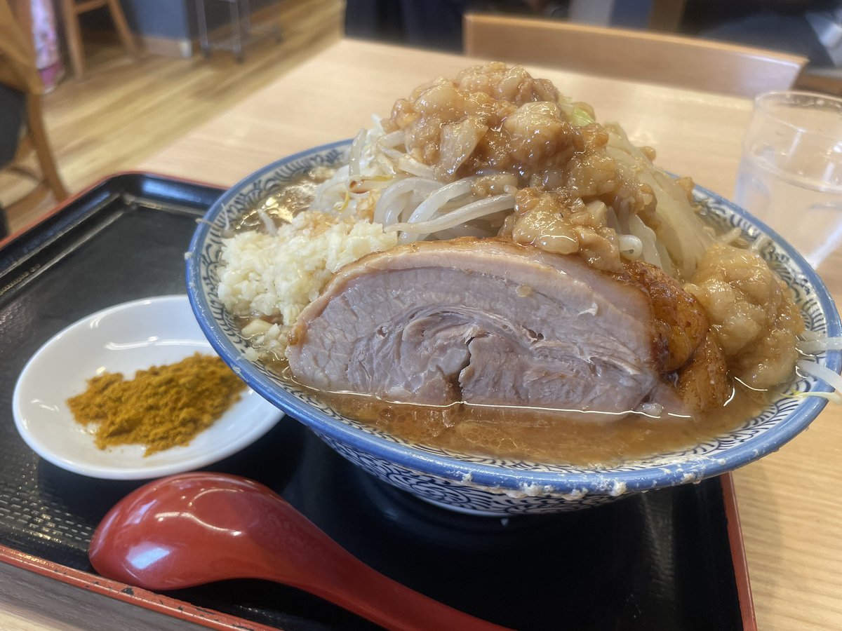 vanderas009's tweet photo. 2026年二郎系ラーメン50杯目、青龍軒(我孫子)本日イベントでラーメンが500円、ラーメン250g+カレー粉。スープと麺が進化して美味くなってる。オススメです https://t.co/YKN2JNSsrF