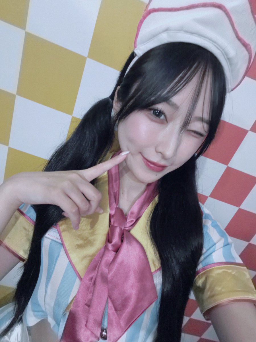miimimirei's tweet photo. 本日は撮影会ありがとうございました！

いっぱい喋って笑ってとーっても楽しかったです-  ̗̀( ˶'ᵕ'˶)  ̖́-
差し入れもチェキもありがとう🤍

普段着ないカラフルな衣装も派手なスタジオも気に入った〜🍔また行きたい😭🌈
クリームソーダもプリンもいっぱい食べたよ🤤🍮✨️

次回は10/18(日)です🎃 https://t.co/XuZ5ZflTGK