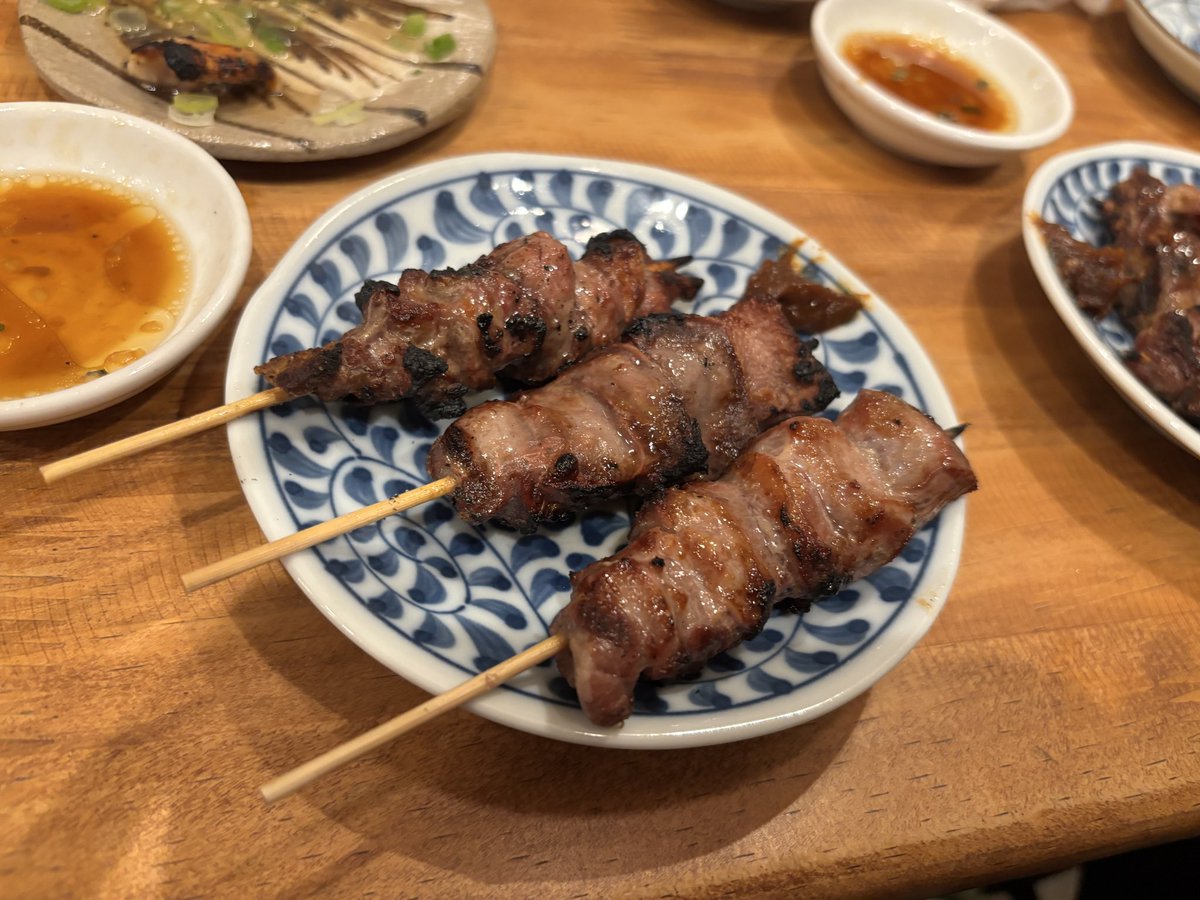 ryuryu071121's tweet photo. もつ焼きさのさん！
肉刺しが美味しすぎてお酒がすすみました🙂 https://t.co/33BXqVObxI