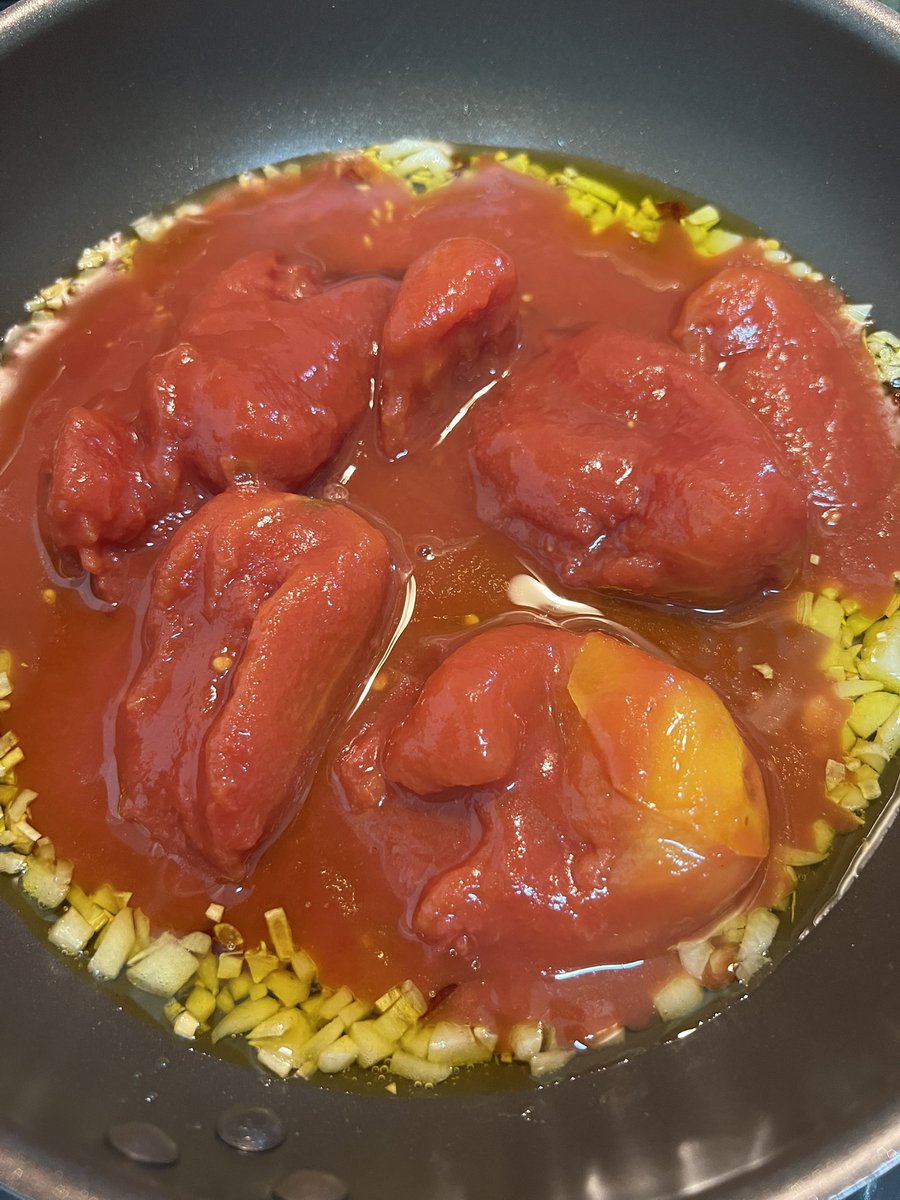 ophtaki's tweet photo. 辛めのアラビアータになった
種を一本分入れた🌶️ https://t.co/2Xm0mR73bl