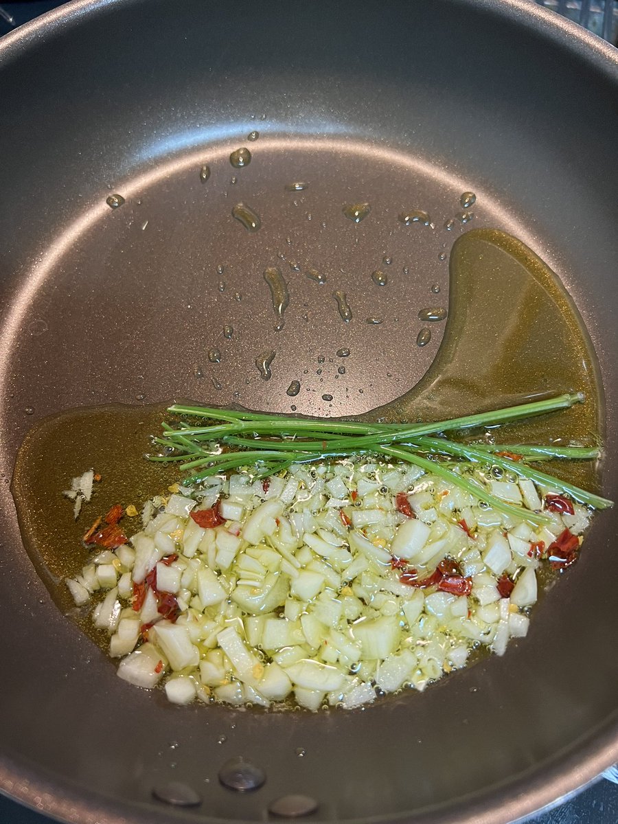 ophtaki's tweet photo. 辛めのアラビアータになった
種を一本分入れた🌶️ https://t.co/2Xm0mR73bl
