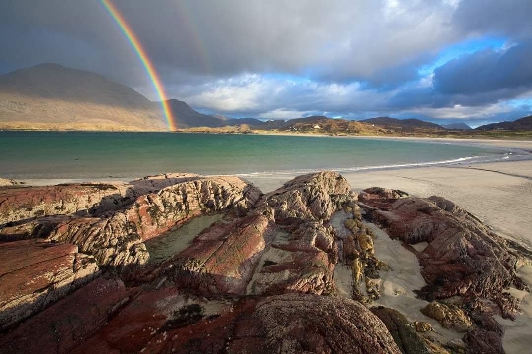 ThisIsIreland3's tweet photo. The best time of the year to visit Connemara is now! The landscape is changing colour & there are fewer people on the roads, beaches & trails ๐๏ธ๐
๐ Connemara, County Galway ๐ฎ๐ช
๐ธ Ireland's Scenic Connemara
#Galway #Ireland #Connemara #Beach #Rainbow #Wildatlanticway https://t.co/ludnKayIQn