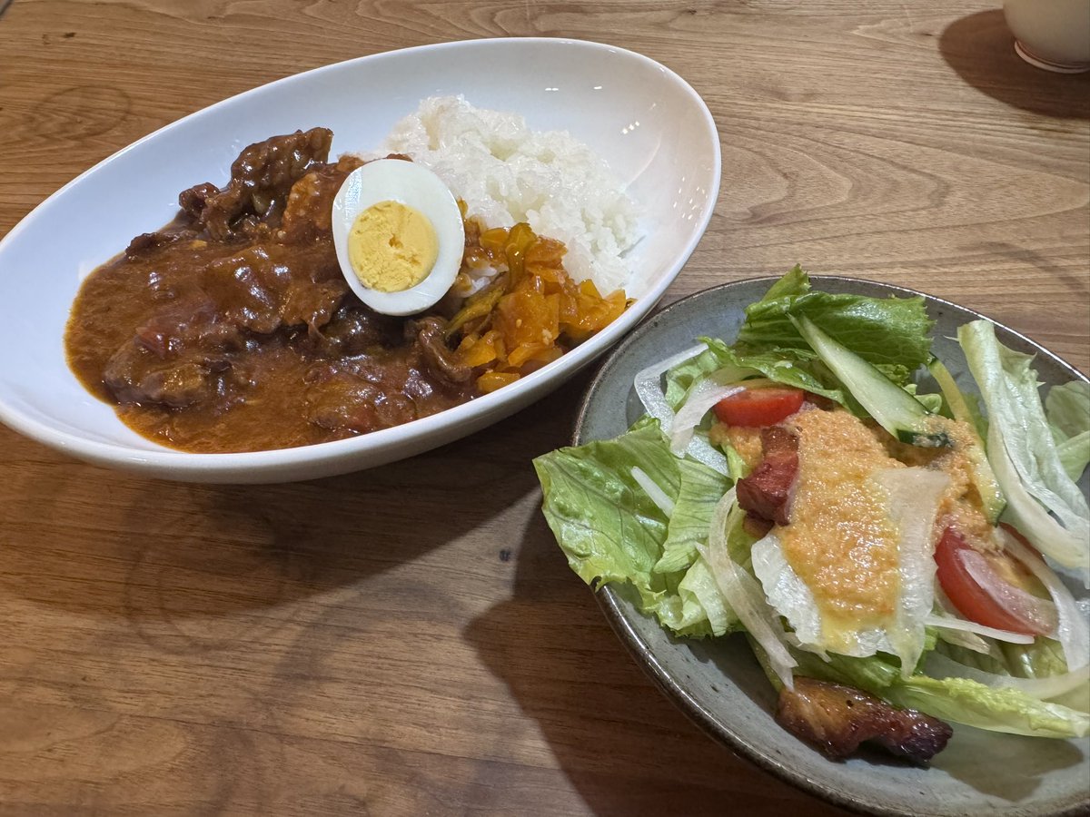 yoshimogi8's tweet photo. 良い休日だったなぁ

夕飯は牛すじカレー
アテはカンパチ刺

乾杯🍻 https://t.co/lMqVbQlec0