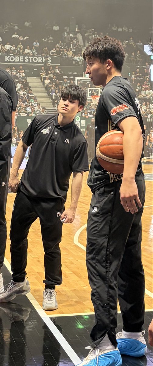 saaka110's tweet photo. 今日はPT無かったけれど、シューティングもベンチ入りできてるの見れただけ��、胸いっぱい。お腹もいっぱい🐷
フットワークは軽いけど、体は重め🐷

たけしがんばれよ🦁❤️‍🔥 https://t.co/TXrSKvYLYR
