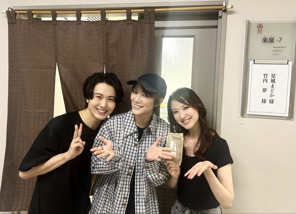 hirokinanami773's tweet photo. ミュージカル『ゴースト』観劇！

まどかちゃんモリー、恋人を想う姿かわいくて、でも切なかった。
もっくんカールは、めちゃカッコいいんだが…おいカール！って何度も思った📷

皆さんの歌、ダンス、素晴らしいミュージカルを堪能しました。
大千穐楽おめでとうございました！
#ゴースト https://t.co/Vrd5BIFcph