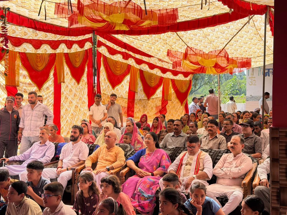 BJP4JnK's tweet photo. भाजपा जम्मू-कश्मीर महामंत्री श्रीमती @DograSanjita एवं जिला अध्यक्ष श्री प्रीतम शर्मा ने आज नौशहरा के सुंदरबनी स्थित सियोट मंडल में कार्यकर्ताओं एवं स्थानीय नागरिकों के साथ देश के प्रधानमंत्री श्री नरेंद्र मोदी जी के लोकप्रिय कार्यक्रम #MannKiBaat के 138वें संस्करण को सुना। https://t.co/0OFcGh9Va2