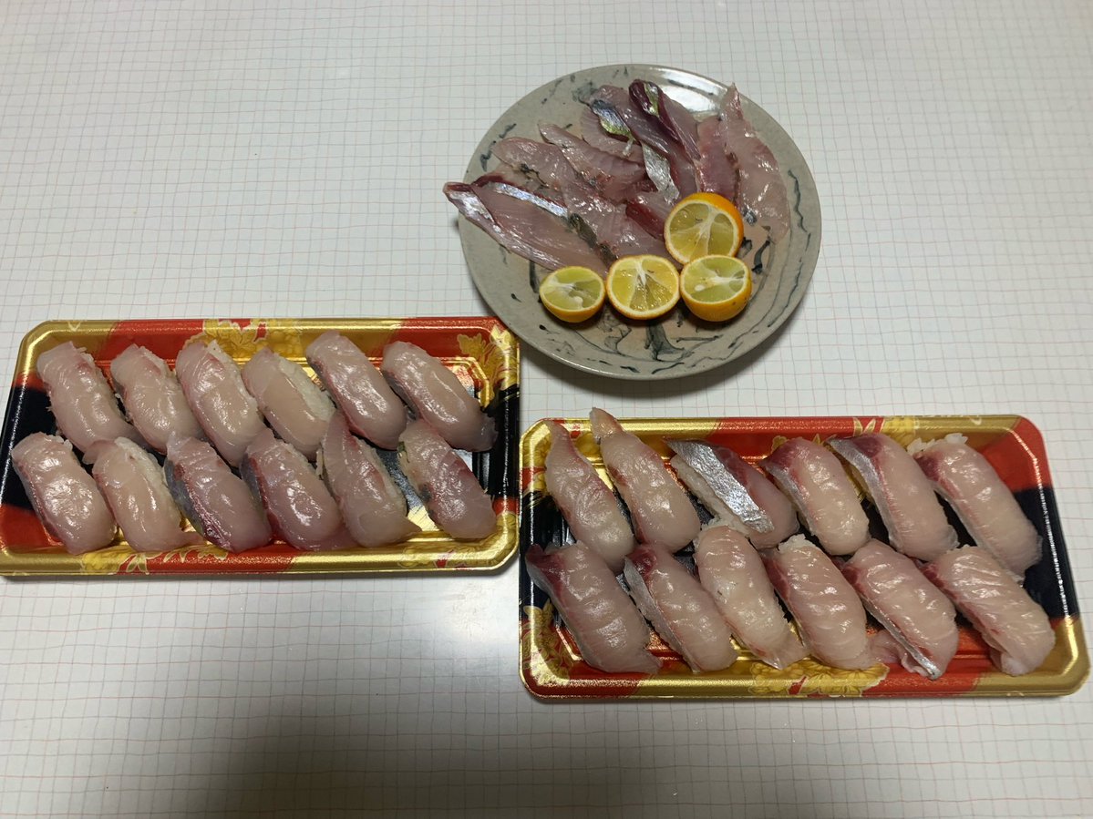 sub3904428481's tweet photo. シマアジのお寿司
ウマー♪ https://t.co/uvAWSdRe3E