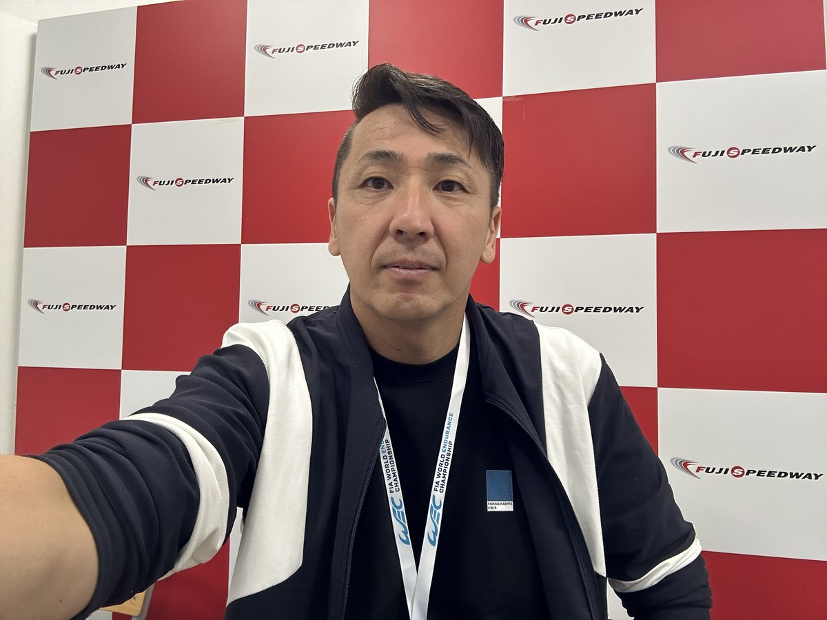 TsugioMatsuda's tweet photo. WECジャパン場内解説、楽しかった😉👍
最後の1時間のドラマが💦💦
トラックポジション重視で前に出したチームは、素晴らしかった👍
トップを走ってると、あの決断をするのは、難しいだろうなぁ💦💦

やっぱり世界選手権は、レベルが高くて面白かったです👍
場内解説を、聞いていただいた皆さん、ありがとうございました😉👍
実況の辻野さん、實方さん、楽しかったです👍
お疲れ様でした😉

13年前にWECジャパンに参戦しましたが、懐かしい思い出です🥹
いつかまたGT3マシンで、参戦したいですね😅💦
