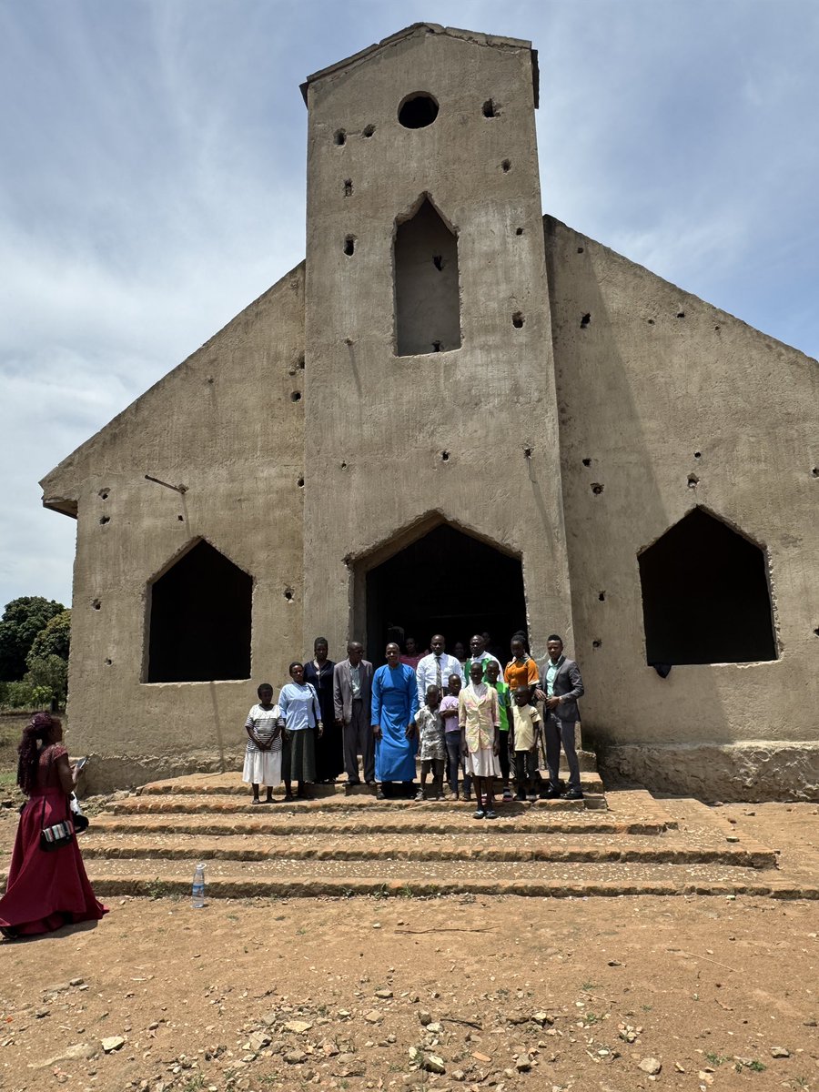 ZambaaliBulasio's tweet photo. Today at St. Peter Kikandwa Parish,   Kikyusa- luwero district, I witnessed something that deeply touched me as a Christian. We were only 9 in the parish church, and by midday we were still waiting for Christians to come.
Our village priests go through a lot. When it rains, attendance drops, yet the priest remains there, preaching, praying, visiting the sick and serving God’s people. At times, they depend on small offerings, even collecting peanuts in baskets, just to sustain the ministry.