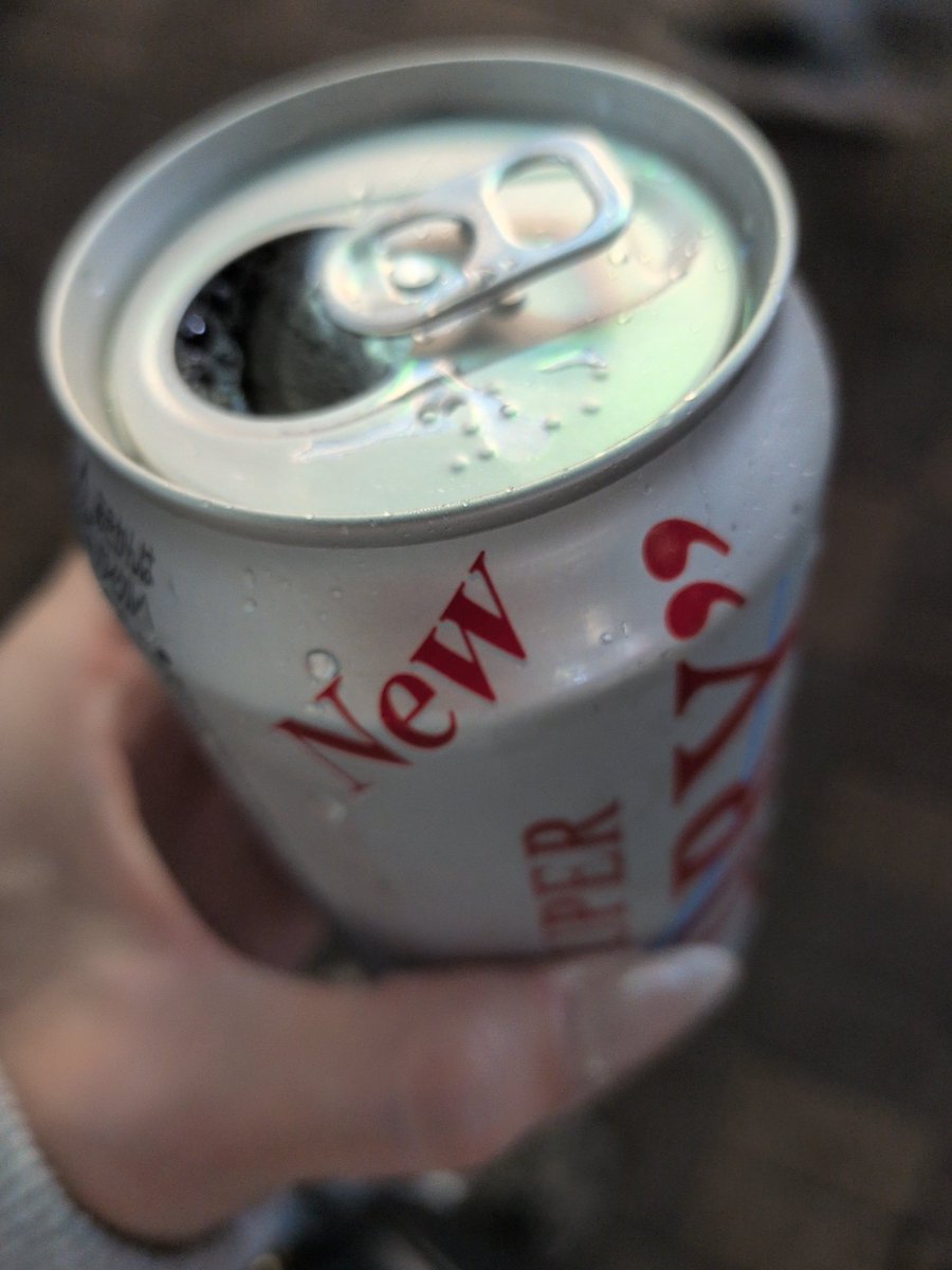 rio_the_world's tweet photo. 生ビールを買うか悩んで安定のアサヒスーパードライ🍺 https://t.co/qTaq6ITF7w
