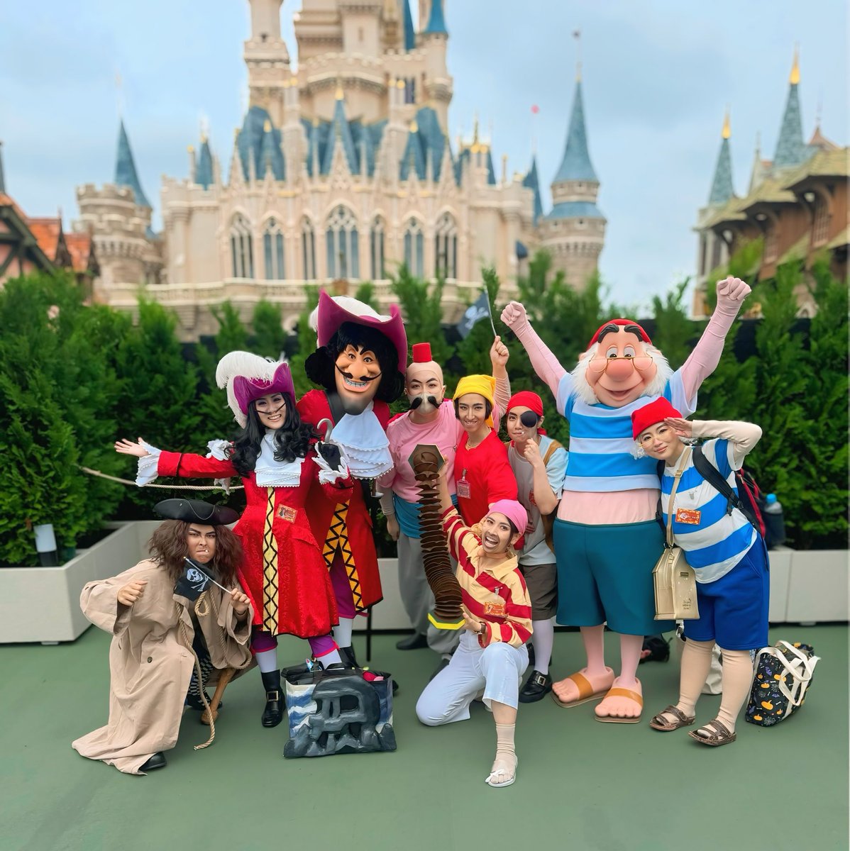 hook_wo_rec's tweet photo. 無事に野郎共皆で会えました！！！😭😭😭🏴‍☠️✨️
船長もスミーもめちゃくちゃ喜んでくれて本当に幸せの極みだった…！！！
 #Dハロ仮装 https://t.co/WRwdBUtjum